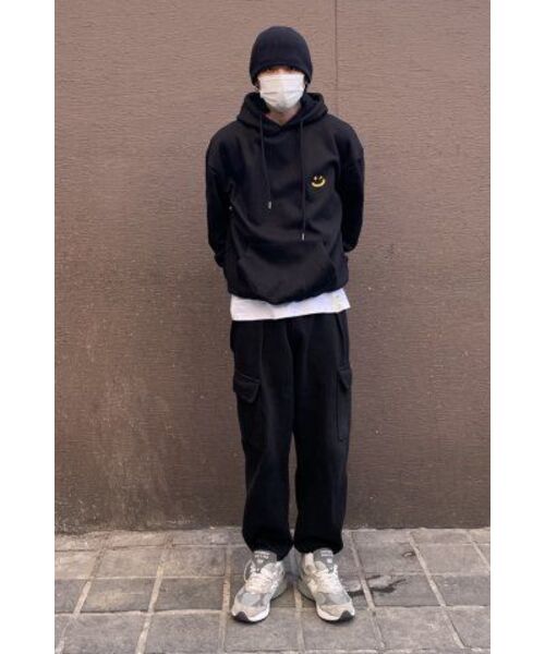 GRAVER（グレーバー）の「[UNISEX]スモールドローイングスマイルホワイトクリップフードティー_ブラック（パーカー・レディース・イエロー・SMALL/MEDIUM/LARGE）」の7枚目の写真
