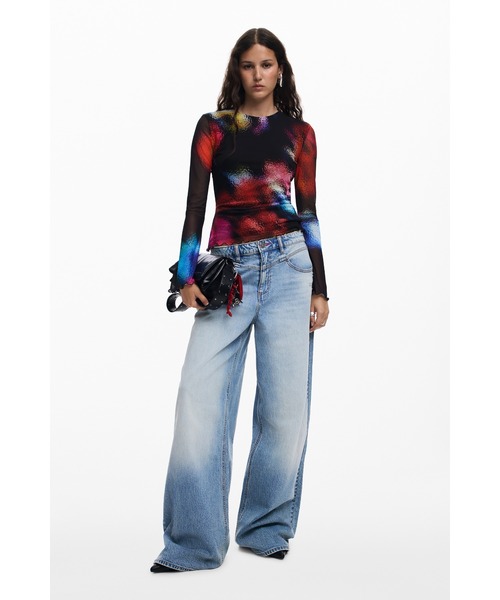 Desigual(デシグアル)の「CHRISTIAN LACROIX カラースポットプリント フレアスリーブトップス(Tシャツ/カットソー・レディース・ブラック・S/M/L/XL)」の2枚目の写真