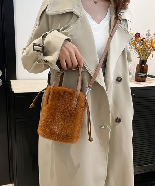 Ritzy(リッツィー)の「2way もこもこ バケットショルダーバック ハンドバッグ(ショルダーバッグ・レディース・ホワイト/ブラック/キャメル・FREE)」の3枚目の写真
