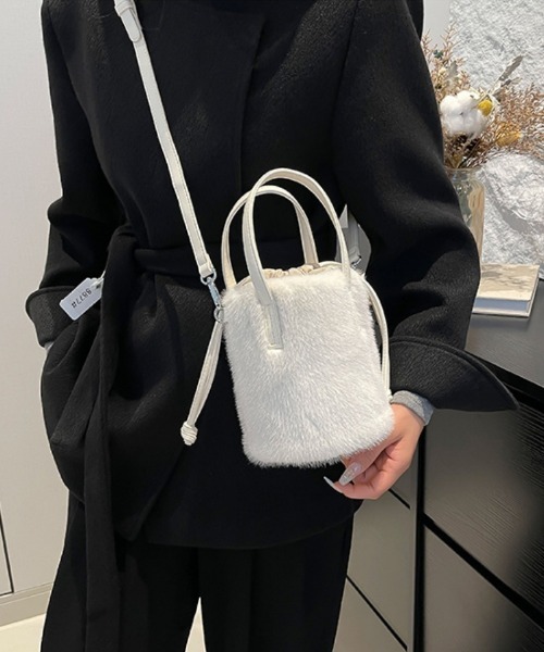 Ritzy(リッツィー)の「2way もこもこ バケットショルダーバック ハンドバッグ(ショルダーバッグ・レディース・ホワイト/ブラック/キャメル・FREE)」の2枚目の写真