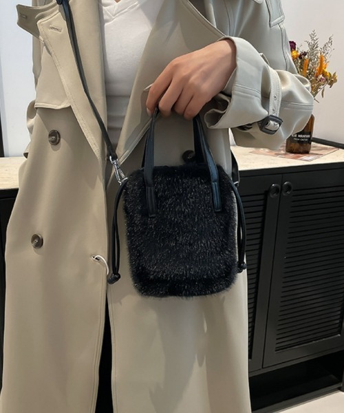 Ritzy(リッツィー)の「2way もこもこ バケットショルダーバック ハンドバッグ(ショルダーバッグ・レディース・ホワイト/ブラック/キャメル・FREE)」の1枚目の写真
