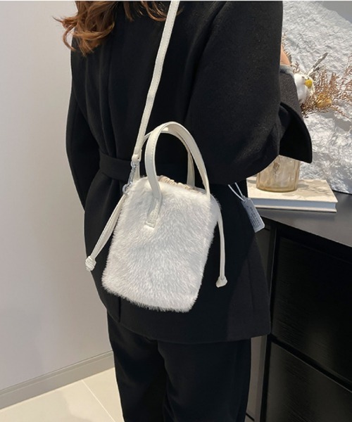 Ritzy(リッツィー)の「2way もこもこ バケットショルダーバック ハンドバッグ(ショルダーバッグ・レディース・ホワイト/ブラック/キャメル・FREE)」の12枚目の写真