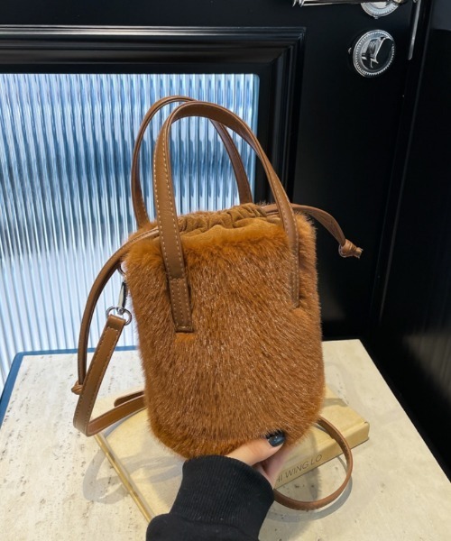 Ritzy(リッツィー)の「2way もこもこ バケットショルダーバック ハンドバッグ(ショルダーバッグ・レディース・ホワイト/ブラック/キャメル・FREE)」の5枚目の写真