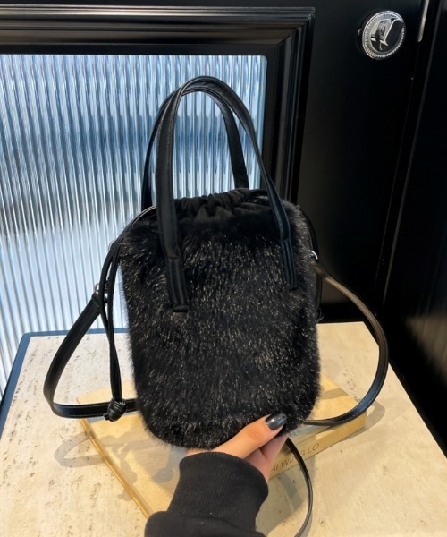 Ritzy(リッツィー)の「2way もこもこ バケットショルダーバック ハンドバッグ(ショルダーバッグ・レディース・ホワイト/ブラック/キャメル・FREE)」の6枚目の写真