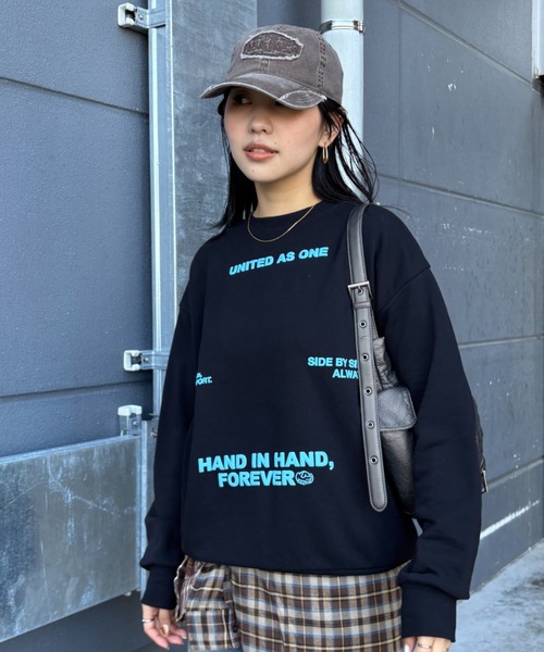 RODEO CROWNS WIDE BOWL（ロデオクラウンズワイドボウル）の「メッセージスウェットトップス（スウェット・レディース・ブラック/オレンジ/ブルー・FREE）」の2枚目の写真