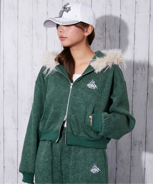GORGE（ゴージ）の「《フードファー×ラメ》裏起毛 ジップパーカー バックシルエット可愛く 体型カバー 春秋冬（パーカー・レディース・チャコール/ネイビー/グリーン/ブラック・F）」の3枚目の写真
