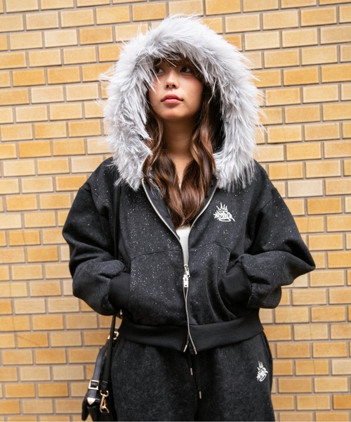 GORGE（ゴージ）の「《フードファー×ラメ》裏起毛 ジップパーカー バックシルエット可愛く 体型カバー 春秋冬（パーカー・レディース・チャコール/ネイビー/グリーン/ブラック・F）」の21枚目の写真