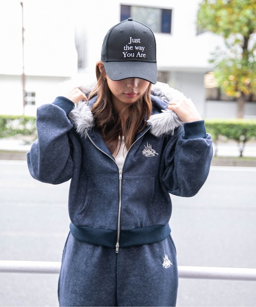 GORGE（ゴージ）の「《フードファー×ラメ》裏起毛 ジップパーカー バックシルエット可愛く 体型カバー 春秋冬（パーカー・レディース・チャコール/ネイビー/グリーン/ブラック・F）」の5枚目の写真