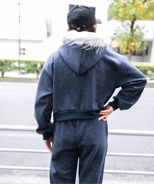 GORGE（ゴージ）の「《フードファー×ラメ》裏起毛 ジップパーカー バックシルエット可愛く 体型カバー 春秋冬（パーカー・レディース・チャコール/ネイビー/グリーン/ブラック・F）」の8枚目の写真