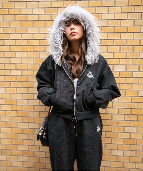 GORGE（ゴージ）の「《フードファー×ラメ》裏起毛 ジップパーカー バックシルエット可愛く 体型カバー 春秋冬（パーカー・レディース・チャコール/ネイビー/グリーン/ブラック・F）」の9枚目の写真