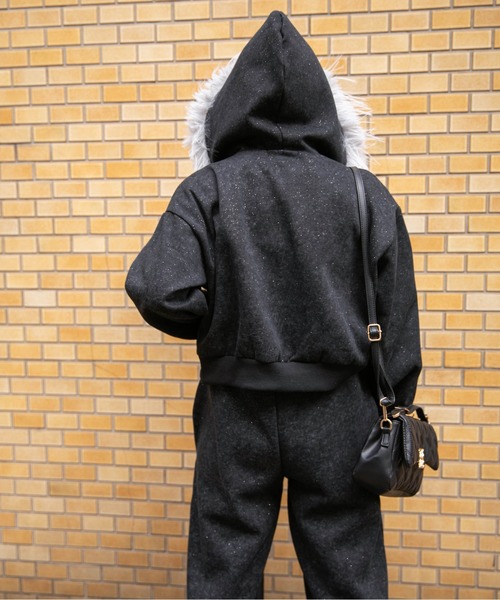 GORGE（ゴージ）の「《フードファー×ラメ》裏起毛 ジップパーカー バックシルエット可愛く 体型カバー 春秋冬（パーカー・レディース・チャコール/ネイビー/グリーン/ブラック・F）」の12枚目の写真