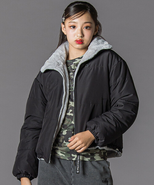 ZIDDY（ジディ）の「リバーシブルアウター(130~160cm)（ブルゾン・キッズ・ベージュ/ブラック・150cm/140cm/130cm/FREE）」の2枚目の写真