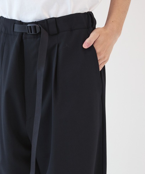 UJOH（ウジョー）の「【UJOH HOMME】Tape-Belt 1 Tuck PNT（スラックス・メンズ・ブラック/ベージュ・4/5）」の14枚目の写真