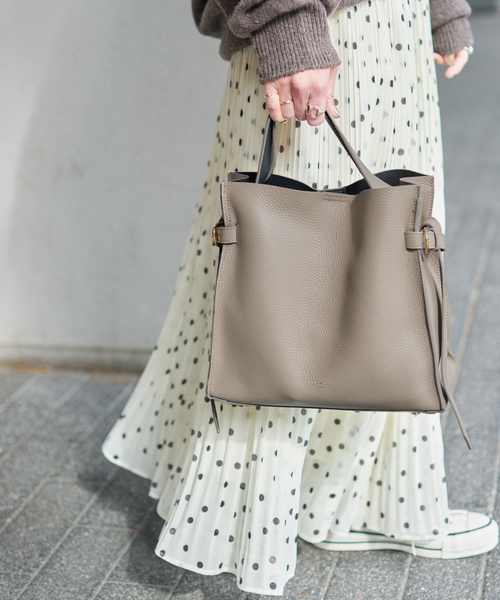 VIOLAd'ORO / ヴィオラドーロ サイドベルトレザートート（トートバッグ