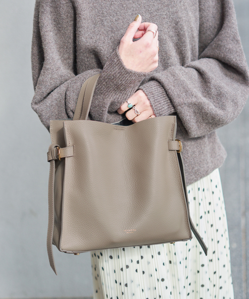 VIOLAd'ORO / ヴィオラドーロ サイドベルトレザートート（トートバッグ