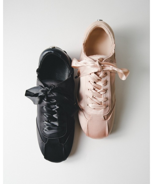 STEVE MADDEN（スティーブマデン）の「サテンレースアップシューズ/S.MADDEN ARTISTE-XS（スニーカー・レディース・ブラック/ピンク・23.0cm/24.0cm/23.5-24/23.5cm/24.5cm/22.5cm）」の3枚目の写真