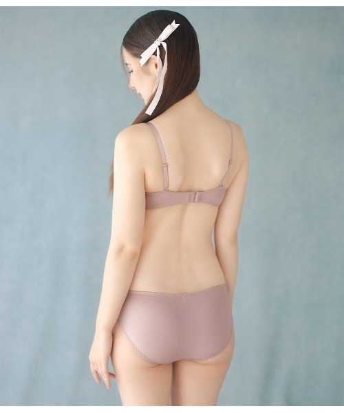 PEACH JOHN（ピーチジョン）の「【ラクな着け心地で自然な丸み＆高さ！バリエいろいろ♪】丸胸メイクリラックスノンワイヤーレースブラジャー＆ショーツセット（ブラ&ショーツ・レディース・ピンク/ローズ/ブラウン/ベビーピンク・BC70/BC75/DE70/DE75/BC65/DE65）」の13枚目の写真