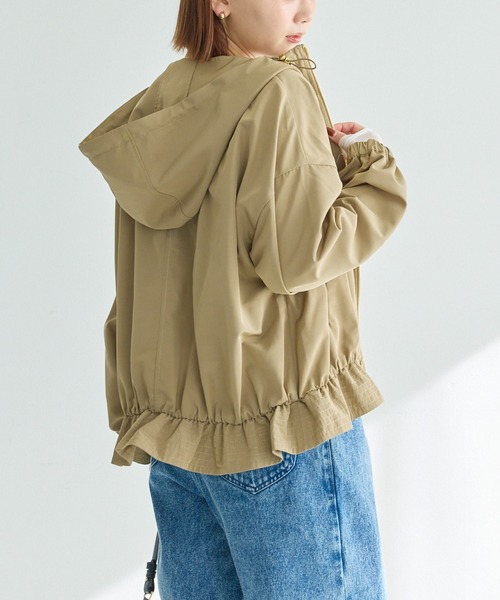 LAVEANGE（ラビアンジェ）の「裾フレア フード付きマウンテンパーカー（マウンテンパーカー・レディース・ブラック/ベージュ・4L/3L/LL/M/5L）」の4枚目の写真