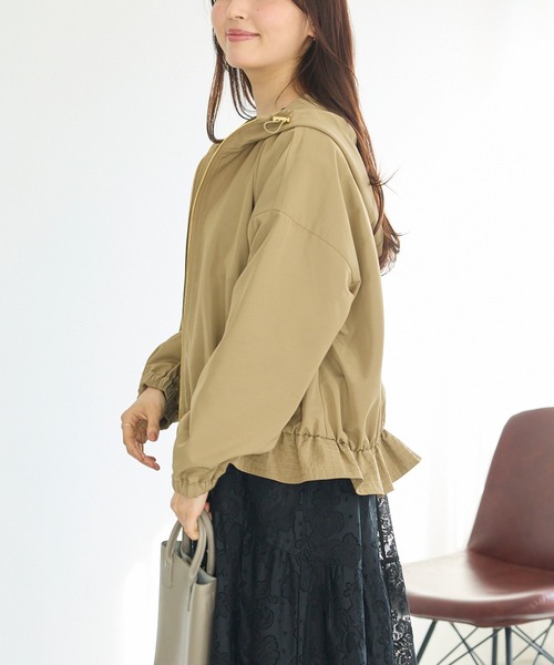 LAVEANGE（ラビアンジェ）の「裾フレア フード付きマウンテンパーカー（マウンテンパーカー・レディース・ブラック/ベージュ・4L/3L/LL/M/5L）」の14枚目の写真