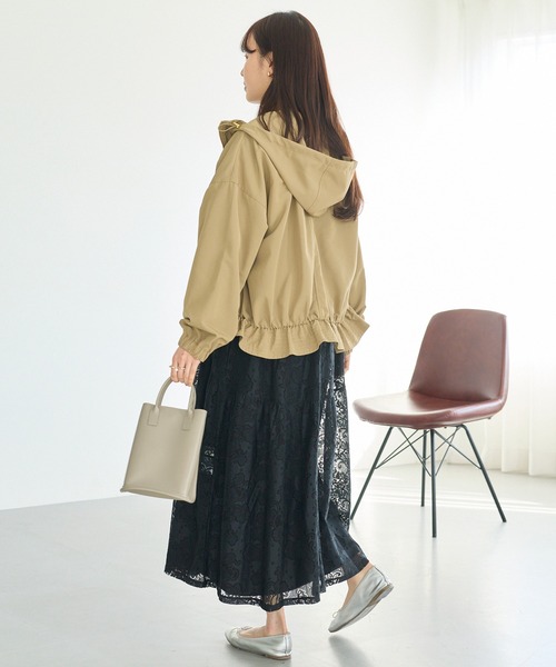 LAVEANGE（ラビアンジェ）の「裾フレア フード付きマウンテンパーカー（マウンテンパーカー・レディース・ブラック/ベージュ・4L/3L/LL/M/5L）」の20枚目の写真