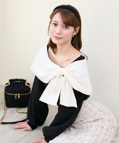 MAJESTIC LEGON(マジェスティックレゴン)の「ビジューリボンオフショルニット(ニット/セーター・レディース・ボルドー/ピンク/ブラック/アイボリー/ブラック系その他・MEDIUM)」の3枚目の写真