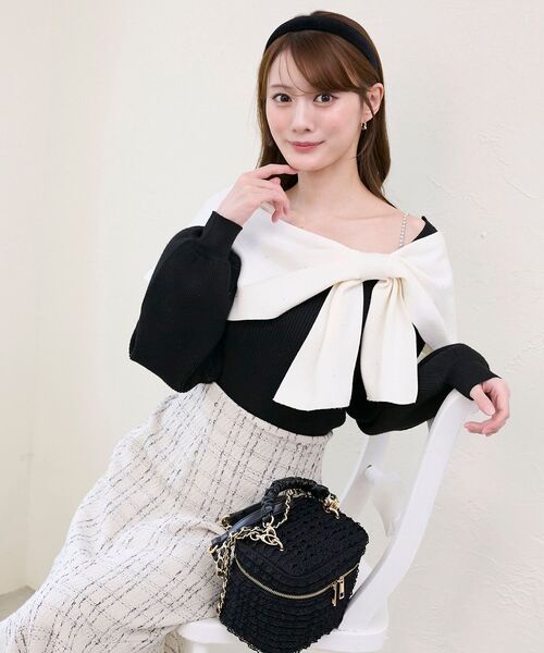 MAJESTIC LEGON(マジェスティックレゴン)の「ビジューリボンオフショルニット(ニット/セーター・レディース・ボルドー/ピンク/ブラック/アイボリー/ブラック系その他・MEDIUM)」の12枚目の写真