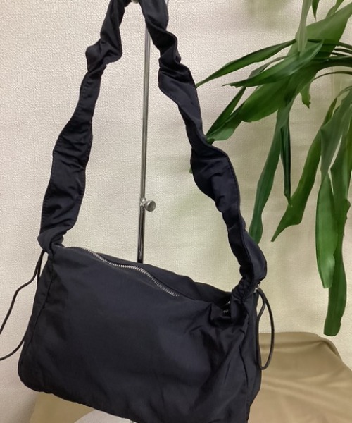 almo(アルモ)の「【Blss】【Bling Leads】ナイロンギャザー ショルダーバッグ 調節可能(BL)(ショルダーバッグ・レディース・ブラック/グレー/ホワイト・FREE)」の8枚目の写真