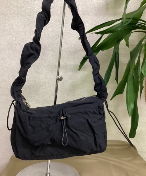 almo(アルモ)の「【Blss】【Bling Leads】ナイロンギャザー ショルダーバッグ 調節可能(BL)(ショルダーバッグ・レディース・ブラック/グレー/ホワイト・FREE)」の17枚目の写真