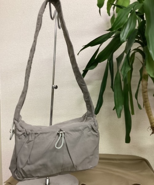 almo(アルモ)の「【Blss】【Bling Leads】ナイロンギャザー ショルダーバッグ 調節可能(BL)(ショルダーバッグ・レディース・ブラック/グレー/ホワイト・FREE)」の19枚目の写真