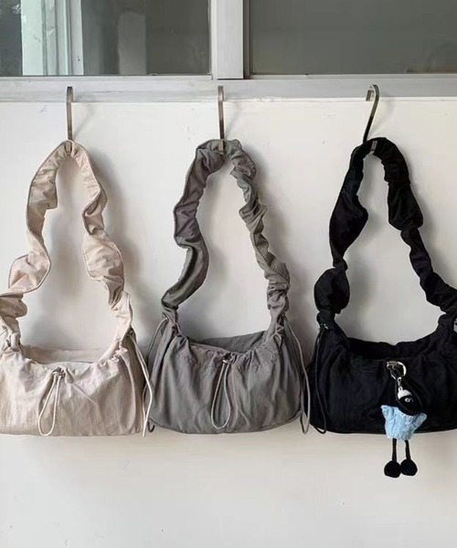 almo(アルモ)の「【Blss】【Bling Leads】ナイロンギャザー ショルダーバッグ 調節可能(BL)(ショルダーバッグ・レディース・ブラック/グレー/ホワイト・FREE)」の16枚目の写真