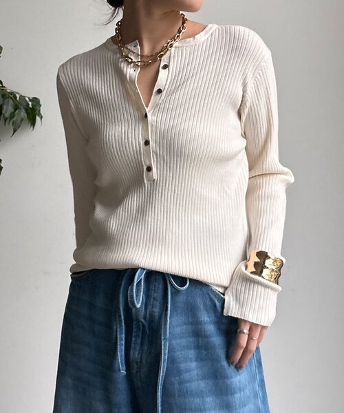 DouDou（ドゥドゥ）の「ヘンリーネックリブニット（ニット/セーター・レディース・ネイビー/ブラック/オフホワイト・FREE）」の2枚目の写真