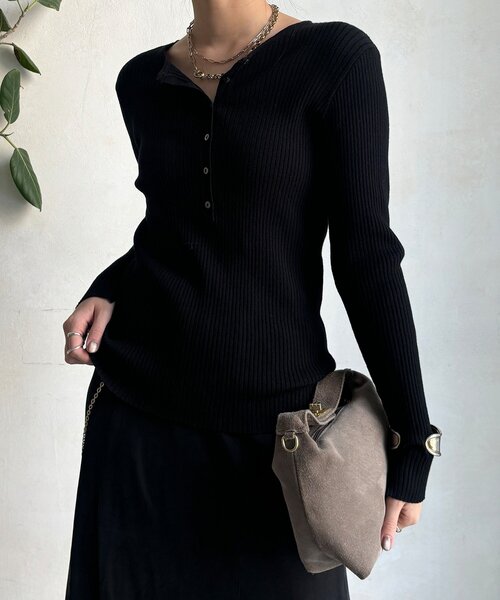 DouDou（ドゥドゥ）の「ヘンリーネックリブニット（ニット/セーター・レディース・ネイビー/ブラック/オフホワイト・FREE）」の7枚目の写真