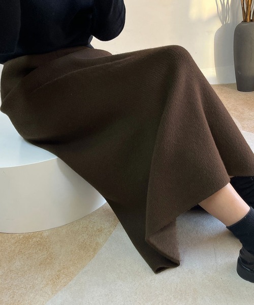 DAY CLOSET(デイ クローゼット)の「【裏起毛/ロング丈/バックスリット入り/全周ゴム】あったかふわふわ ニット×シャギー 異素材MIX ナロー ニット スカート レディース(スカート・レディース・ダークブラウン/ブラック・FREE)」の3枚目の写真
