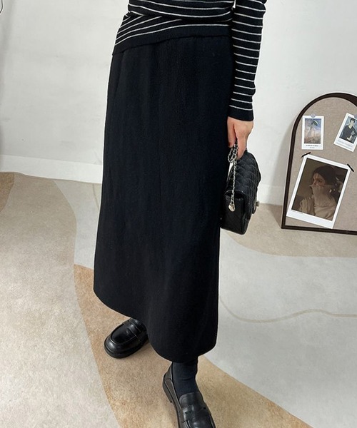 DAY CLOSET(デイ クローゼット)の「【裏起毛/ロング丈/バックスリット入り/全周ゴム】あったかふわふわ ニット×シャギー 異素材MIX ナロー ニット スカート レディース(スカート・レディース・ダークブラウン/ブラック・FREE)」の4枚目の写真