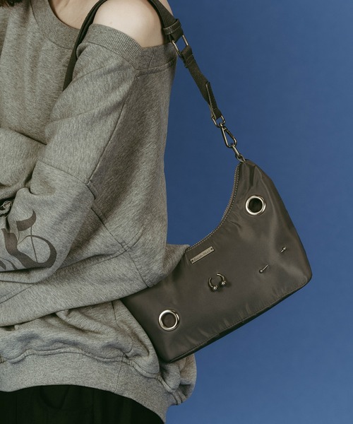 Knuth Marf（クヌースマーフ）の「【Knuth Marf】pierce mini bag（ハンドバッグ・レディース・グレー/ブラック・FREE）」の2枚目の写真