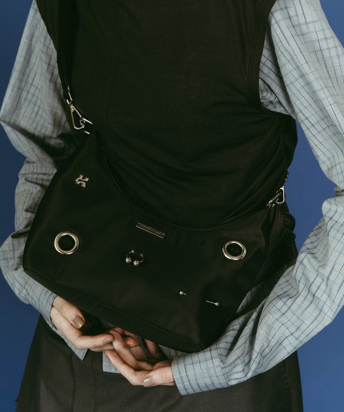 Knuth Marf（クヌースマーフ）の「【Knuth Marf】pierce mini bag（ハンドバッグ・レディース・グレー/ブラック・FREE）」の3枚目の写真