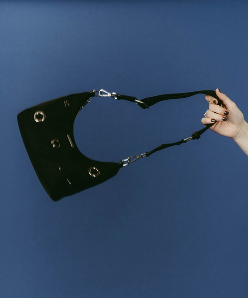 Knuth Marf（クヌースマーフ）の「【Knuth Marf】pierce mini bag（ハンドバッグ・レディース・グレー/ブラック・FREE）」の5枚目の写真