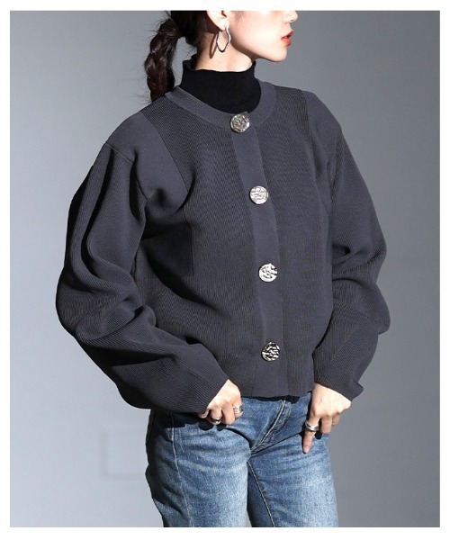 Sawa a la mode(サワアラモード)の「メタルボタンスポンジニットカーディガン(カーディガン/ボレロ・レディース・チャコールグレー/ベージュ・FREE)」の10枚目の写真