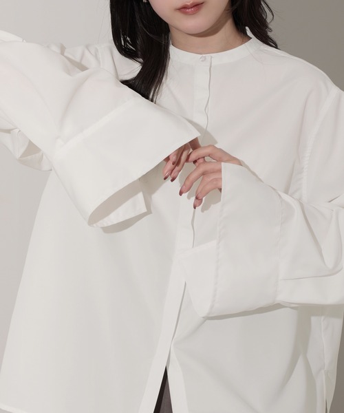 nouvellemoi(ヌーベルモイ)の「比翼スリーブバンドカラーシャツ(シャツ/ブラウス・レディース・グレイッシュベージュ/ブラック/ホワイト/チャコールグレー・L/M/S)」の1枚目の写真