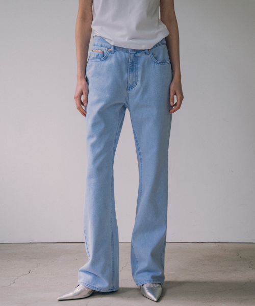 VANONE ATELIER(バノンアトリエ)の「P3194 ピグメントフレアパンツ_スカイブルー(デニムパンツ・レディース・その他・S/M/L)」の1枚目の写真