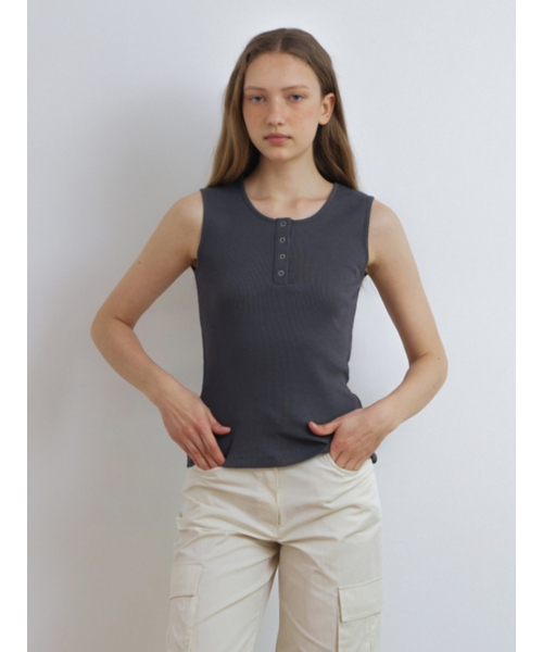 UNNOUT(アナウト)の「RIBBED HENLEY NECK SLEEVELESS SHIRT CHARCOAL(Tシャツ/カットソー・レディース・その他・ONE SIZE)」の1枚目の写真