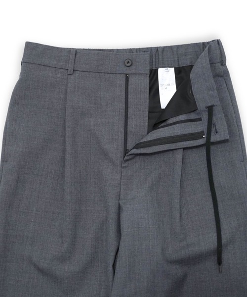 ATON（エイトン）の「【ATON】 WOOL TROPICAL LOOSE FIT PANTS（スラックス・メンズ・ネイビー/ブラック/グレー・4）」の6枚目の写真