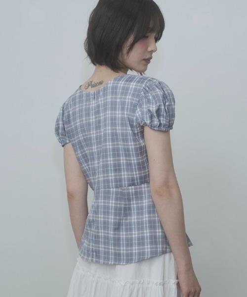 FEKETE(フェケテ)の「puff sleeve button blouse / パフスリーブボタンブラウス(シャツ/ブラウス・レディース・ブラック/ピンク/ネイビー/ブルー・MEDIUM/SMALL/LARGE)」の3枚目の写真