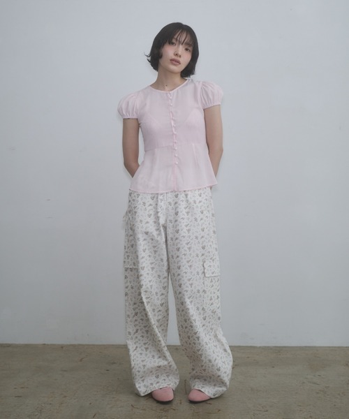FEKETE(フェケテ)の「puff sleeve button blouse / パフスリーブボタンブラウス(シャツ/ブラウス・レディース・ブラック/ピンク/ネイビー/ブルー・MEDIUM/SMALL/LARGE)」の15枚目の写真
