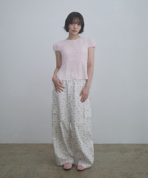 FEKETE(フェケテ)の「puff sleeve button blouse / パフスリーブボタンブラウス(シャツ/ブラウス・レディース・ブラック/ピンク/ネイビー/ブルー・MEDIUM/SMALL/LARGE)」の17枚目の写真