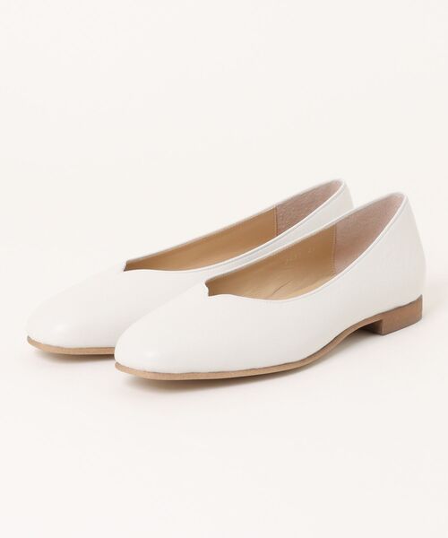 MARGARET HOWELL idea(マーガレット・ハウエルアイデア)の「Vカットカッターパンプス(パンプス・レディース・ブラック/アイボリー・22.0cm/23.0cm/23.5cm/24.0cm/24.5cm/22.5cm)」の2枚目の写真