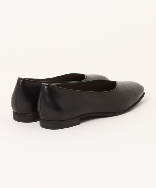 MARGARET HOWELL idea(マーガレット・ハウエルアイデア)の「Vカットカッターパンプス(パンプス・レディース・ブラック/アイボリー・22.0cm/23.0cm/23.5cm/24.0cm/24.5cm/22.5cm)」の3枚目の写真