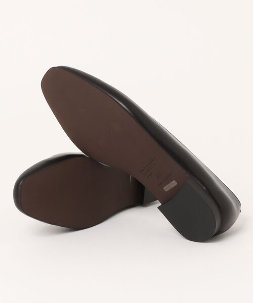 MARGARET HOWELL idea(マーガレット・ハウエルアイデア)の「Vカットカッターパンプス(パンプス・レディース・ブラック/アイボリー・22.0cm/23.0cm/23.5cm/24.0cm/24.5cm/22.5cm)」の4枚目の写真