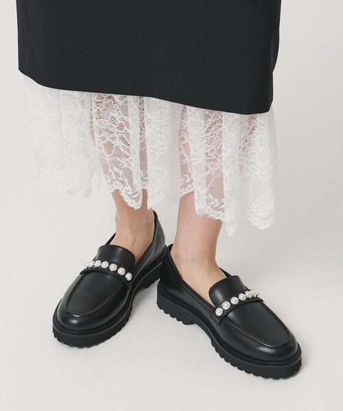 UNITED ARROWS(ユナイテッドアローズ)の「イミテーションパール スタッズ ローファー(ローファー・レディース・ブラック・37/38/35h/37h/35/36/36h)」の2枚目の写真