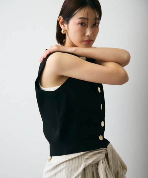 Trish（トリッシュ）の「メタル釦コンパクトベスト（ベスト・レディース・ブラック/アイボリー・FREE）」の12枚目の写真
